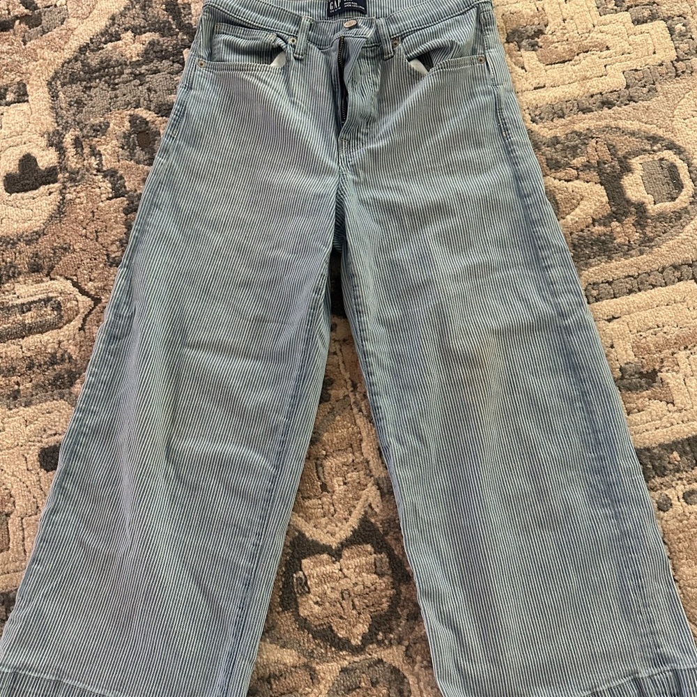 GAP Women's cropped Flare Jeans -